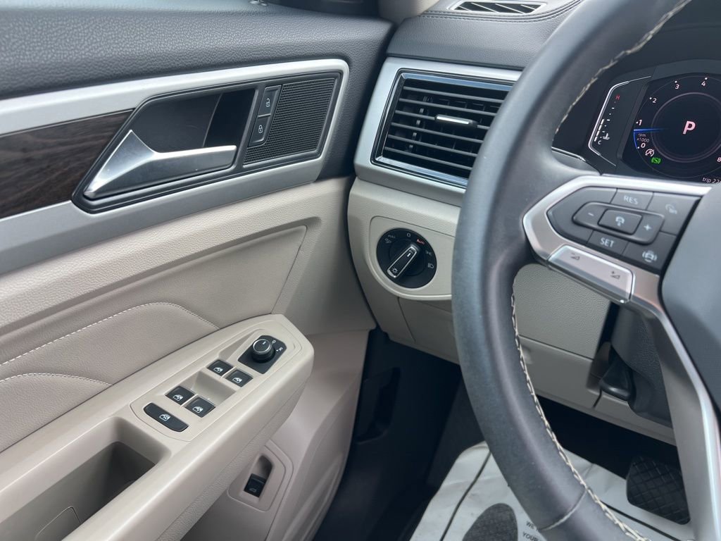 Used 2023 Volkswagen Atlas SE w/ Black Wheel Package image 19