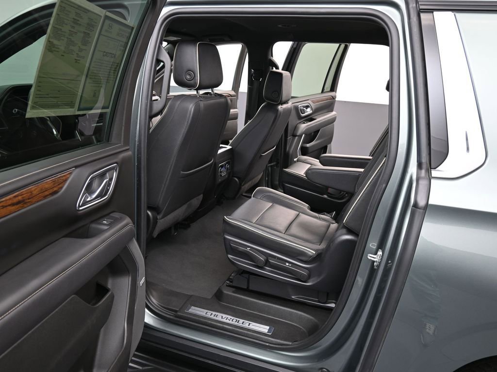 Used 2023 Chevrolet Suburban Premier image 10
