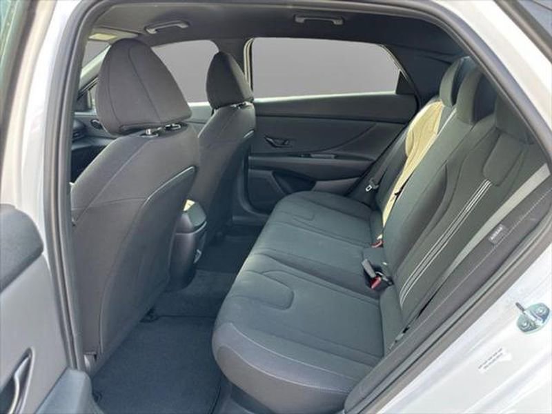 Used 2025 Hyundai Elantra SEL image 14