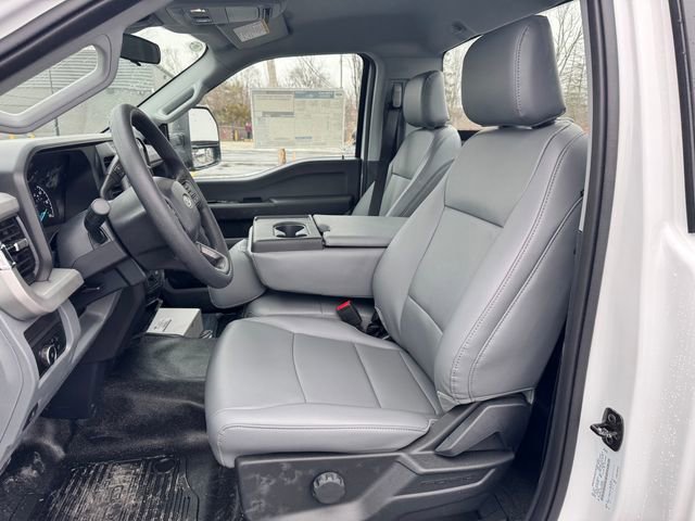 New 2025 Ford F550 4x4 Regular Cab Super Duty image 15