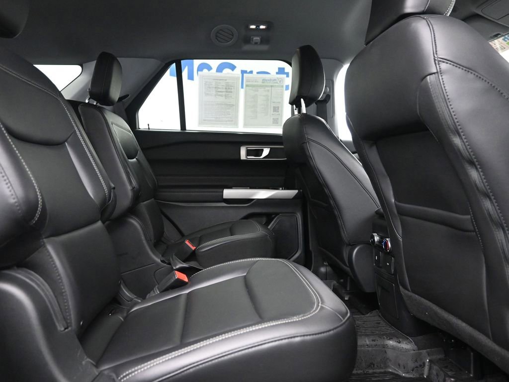 Used 2023 Ford Explorer XLT w/ Equipment Group 202A image 8
