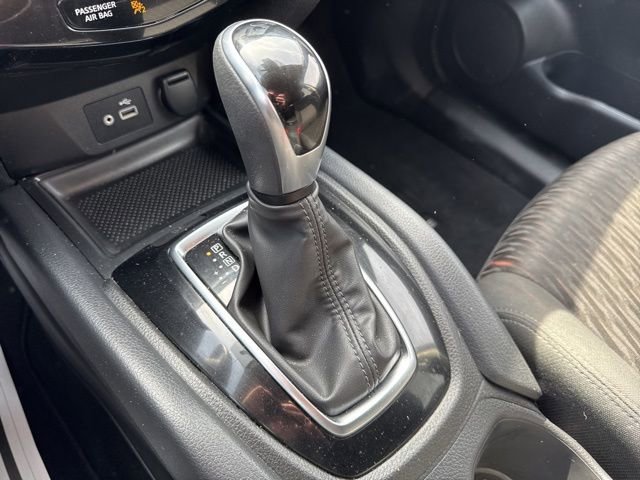 Used 2020 Nissan Rogue SV image 14