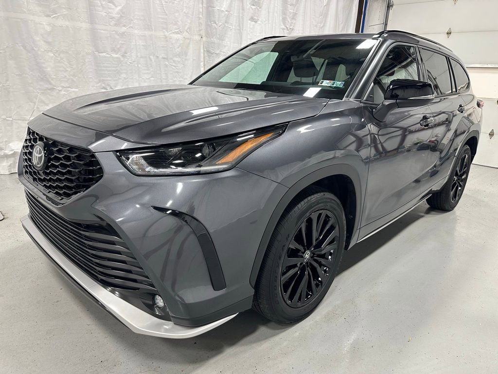 Used 2025 Toyota Highlander XSE image 3