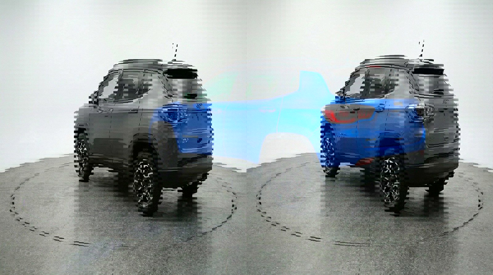 Used 2025 Jeep Compass Trailhawk image 5