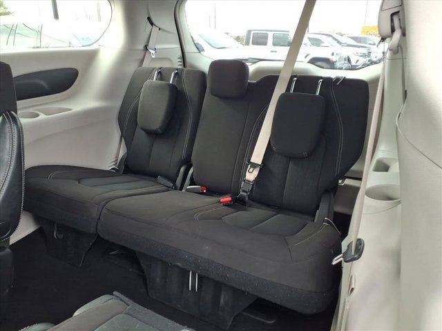 Used 2023 Chrysler Voyager LX image 24