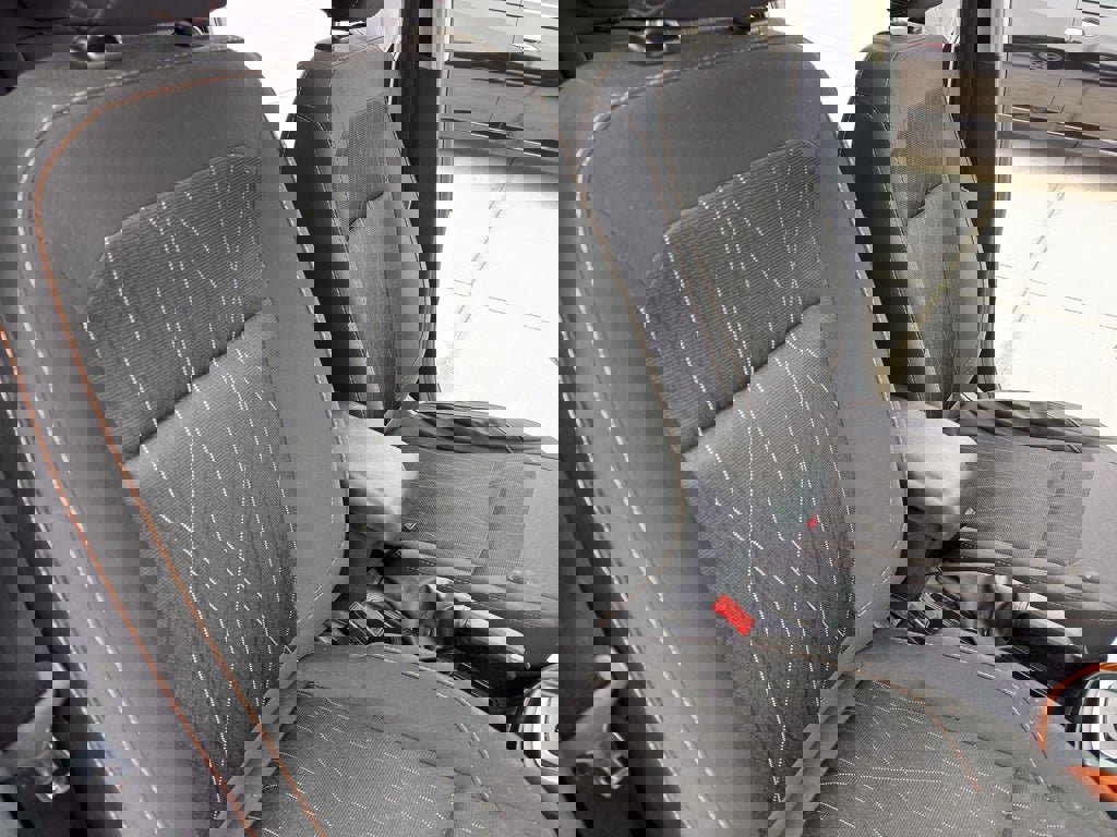 Used 2021 Ford EcoSport SE w/ SE Appearance Package image 28