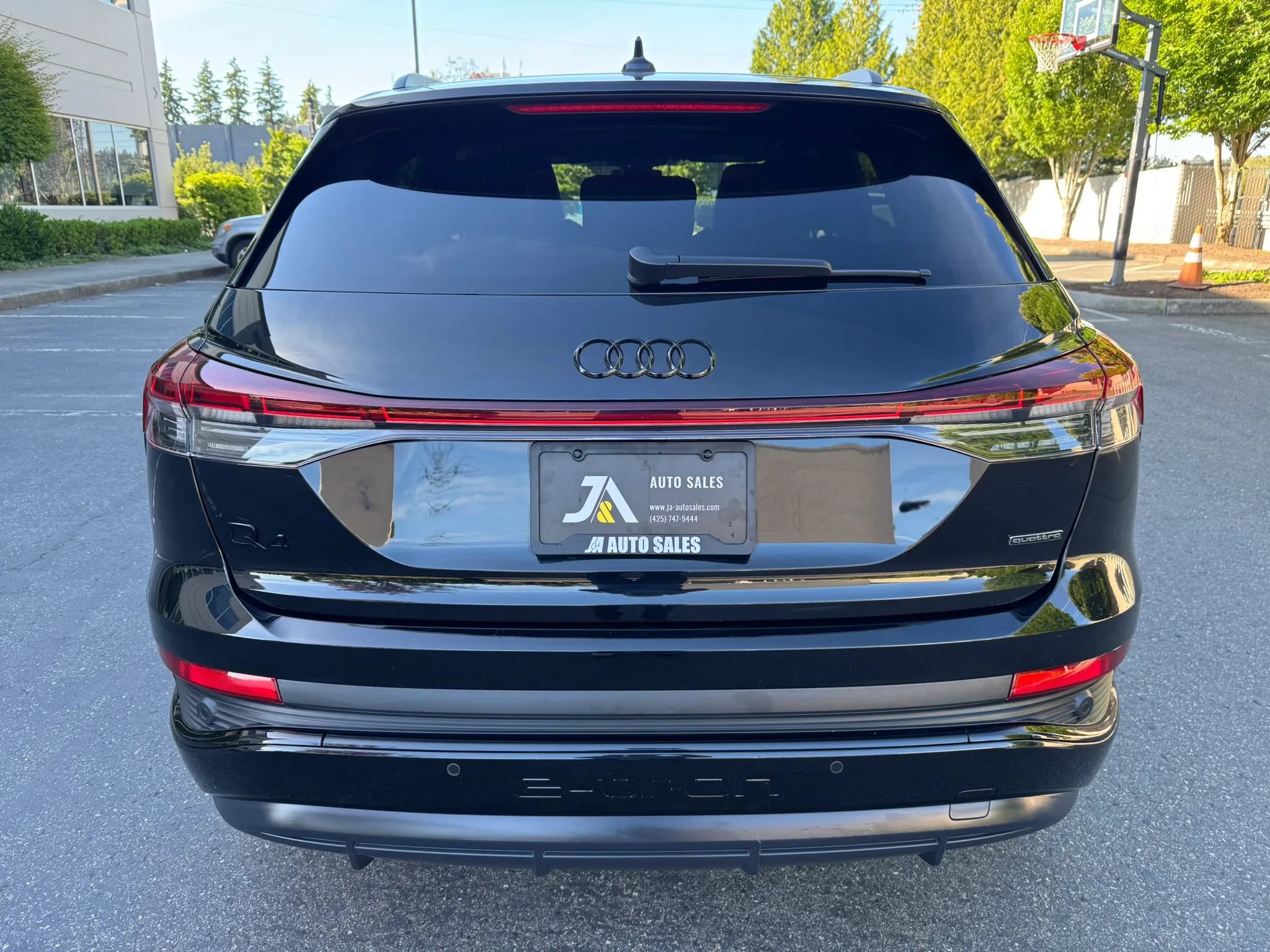 Used 2022 Audi Q4 e-tron Premium Plus w/ Premium Plus AWD/4WD image 9