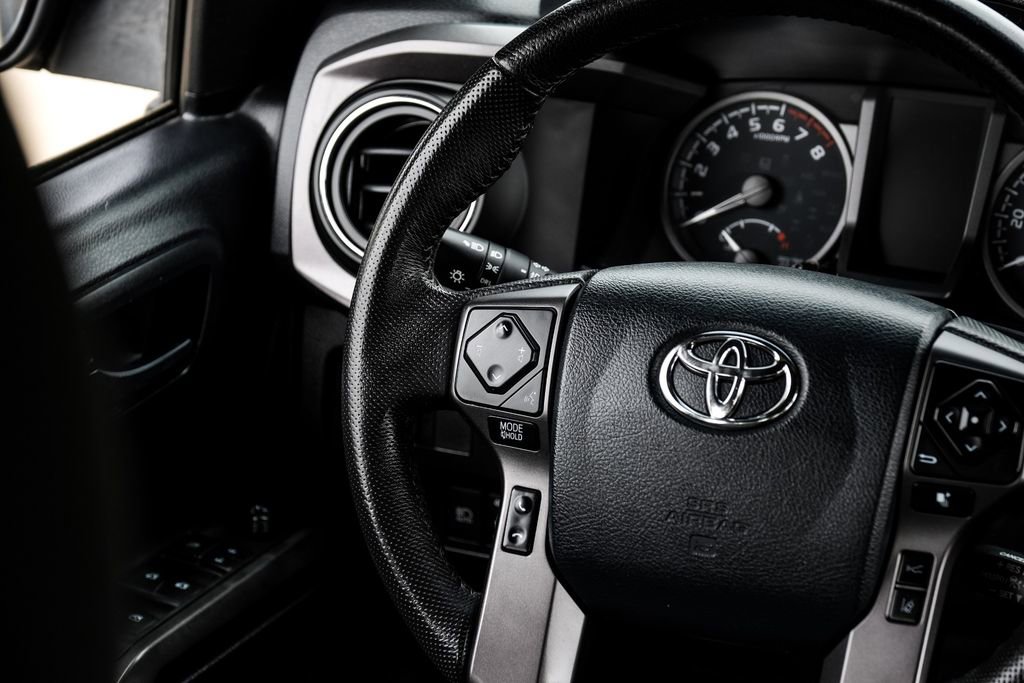 Used 2020 Toyota Tacoma TRD Off-Road AWD/4WD image 13