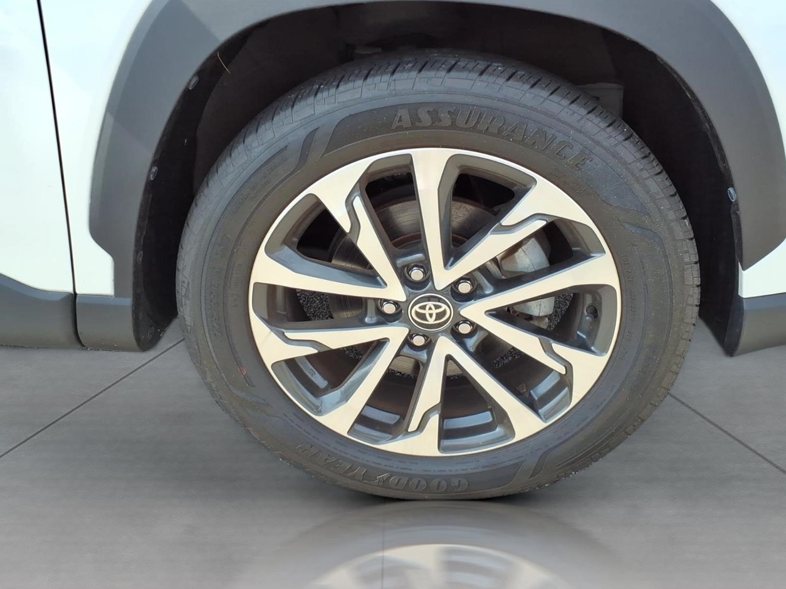 Used 2023 Toyota Corolla Cross XLE w/ Convenience Package AWD/4WD image 5
