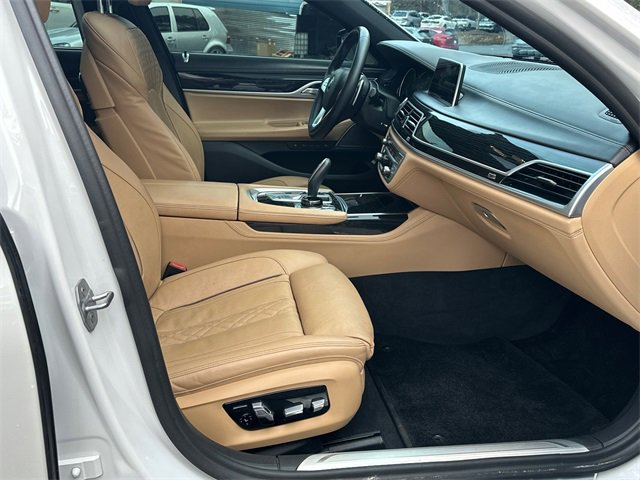 Used 2019 BMW 750i xDrive w/ Executive Package image 13
