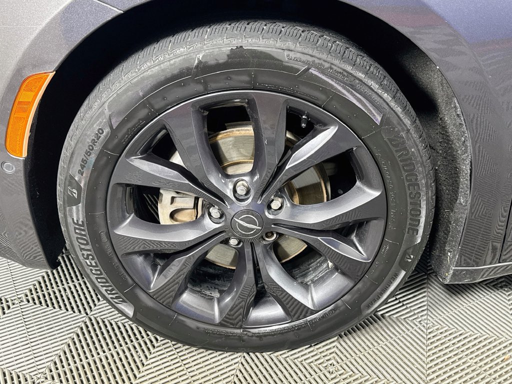 Used 2020 Chrysler Pacifica Touring-L Plus w/ Advanced Safetytec Group FWD image 31