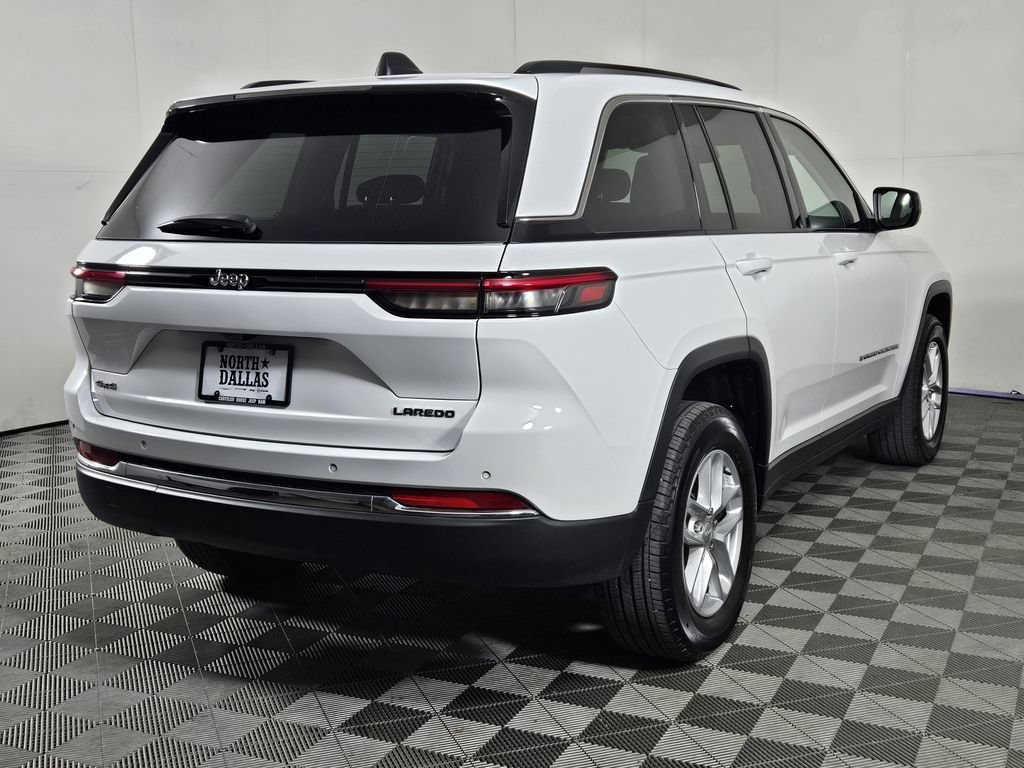 Used 2023 Jeep Grand Cherokee Laredo AWD/4WD image 5