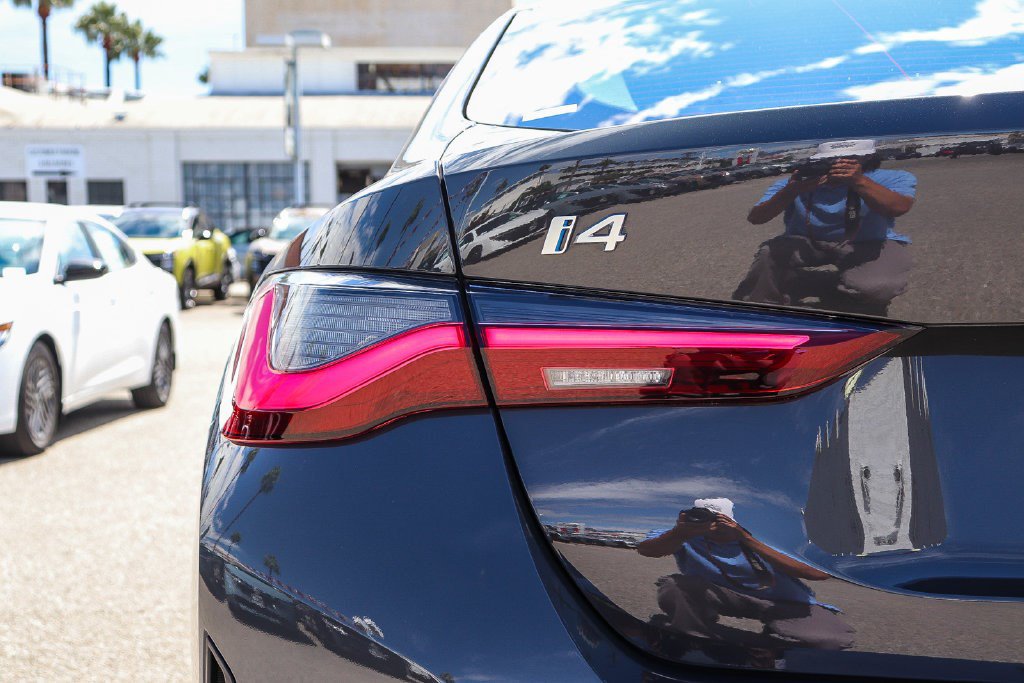 Used 2023 BMW i4 eDrive35 w/ Premium Package RWD image 9