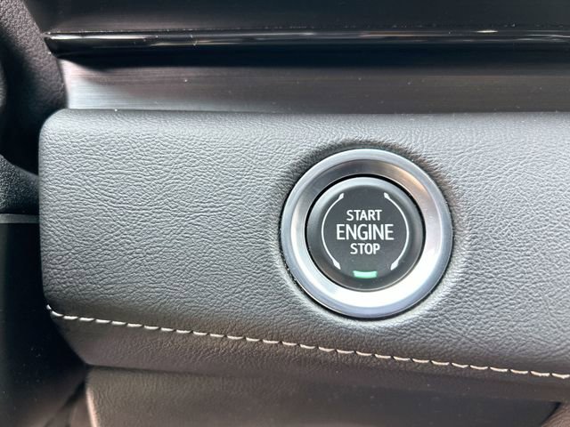 Used 2021 Cadillac Escalade Premium Luxury w/ Driver Assist Tech Package AWD/4WD image 16