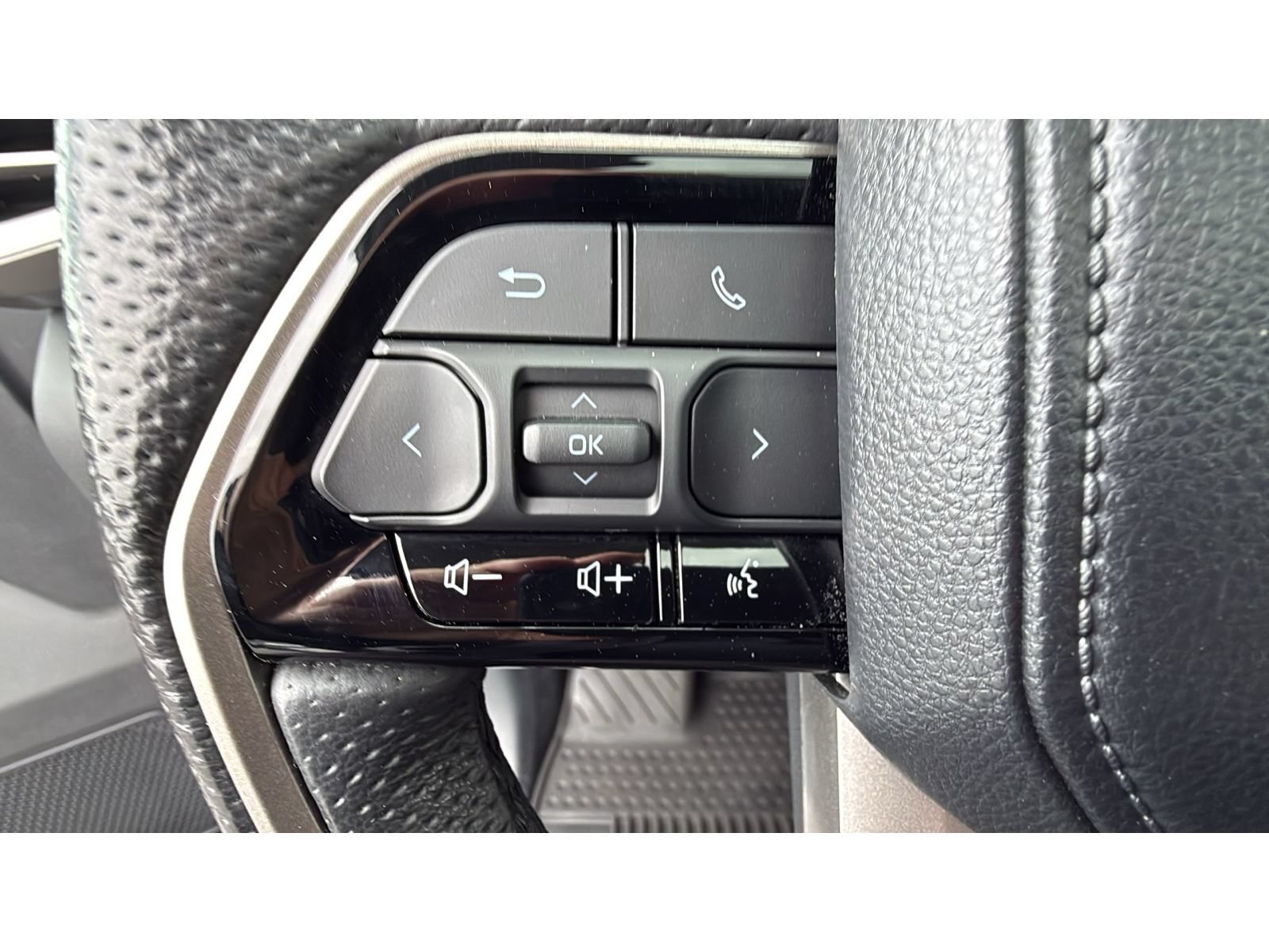 Used 2024 Toyota Tundra Limited w/ TRD Off-Road Package AWD/4WD image 26