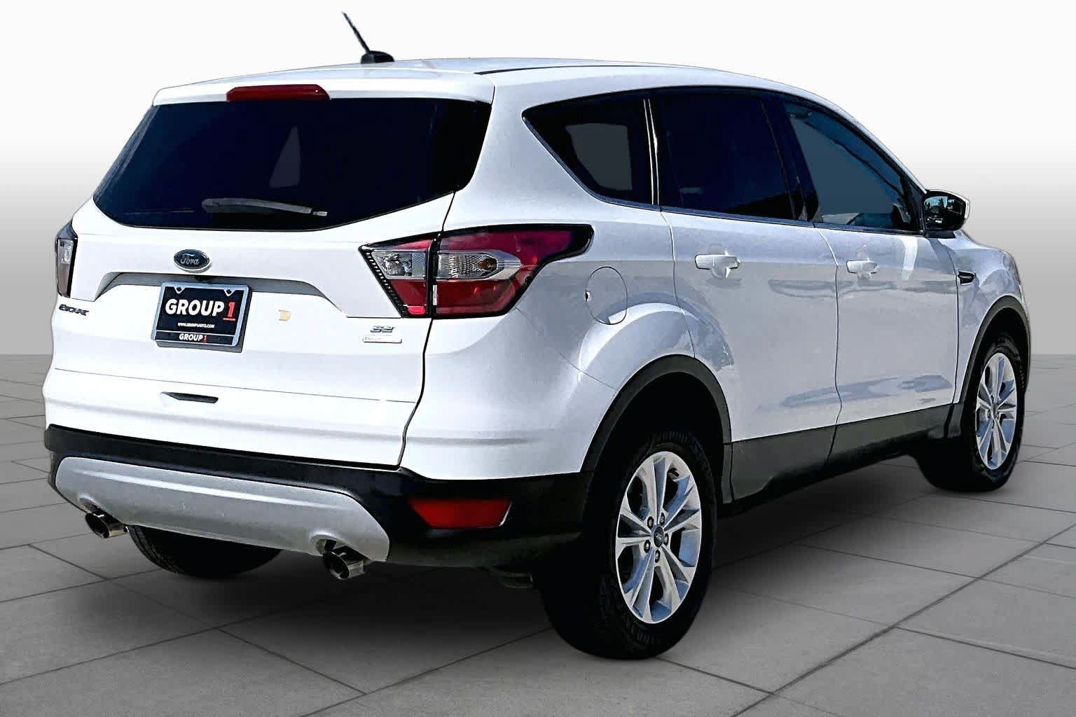 Used 2017 Ford Escape SE FWD image 12