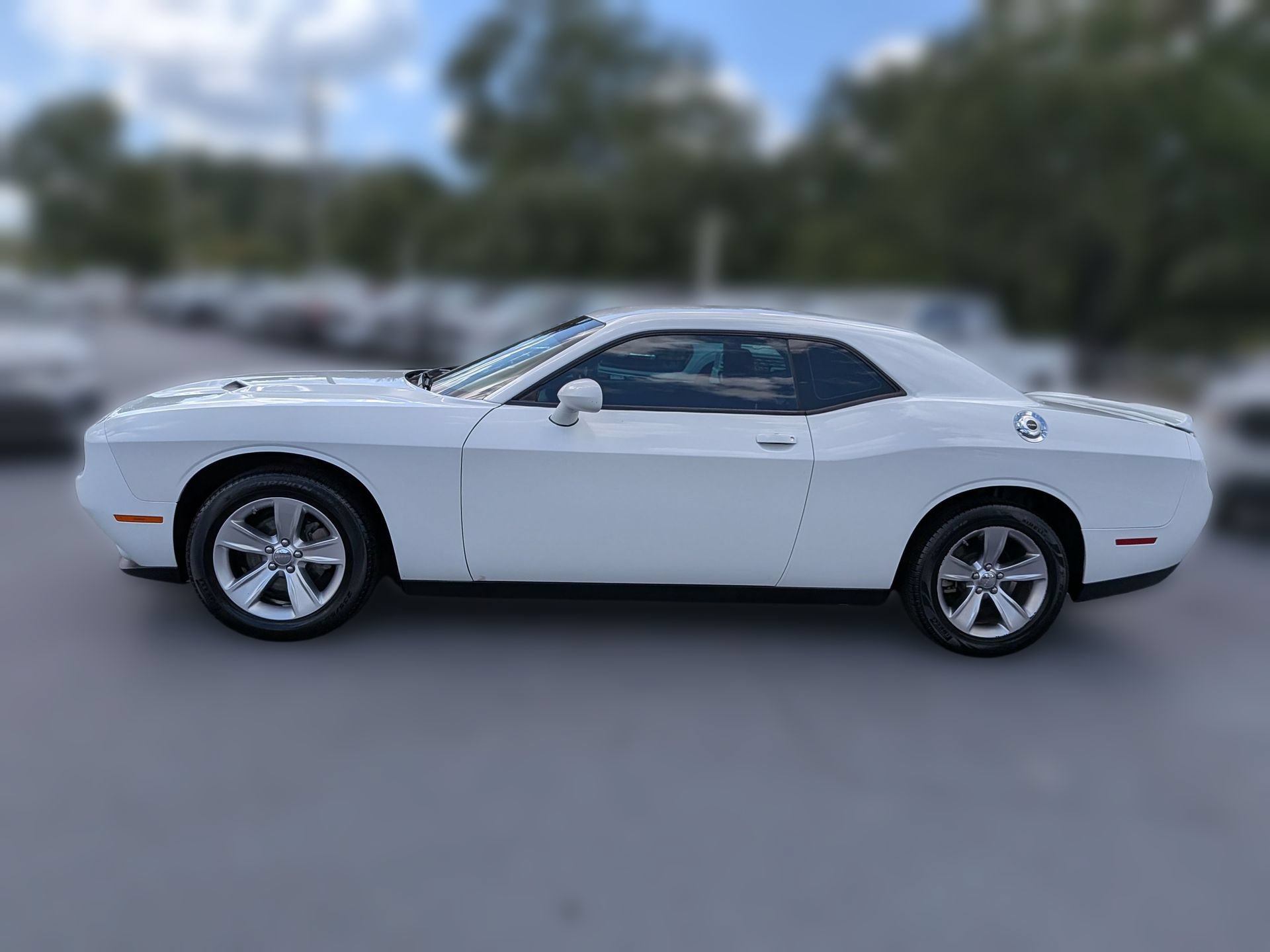 Used 2022 Dodge Challenger SXT RWD image 8