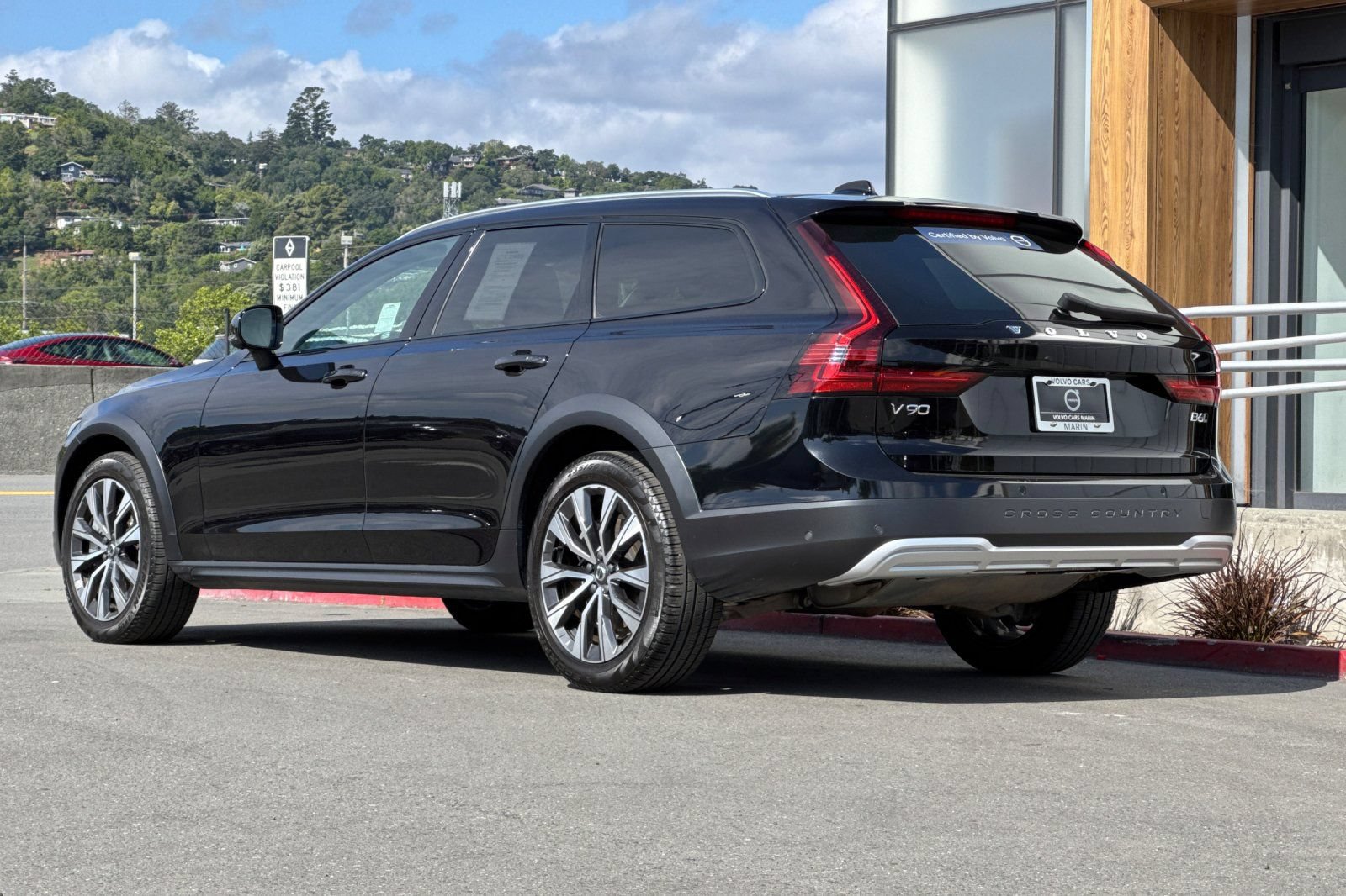 Certified 2024 Volvo V90 B6 Cross Country Plus AWD/4WD image 7