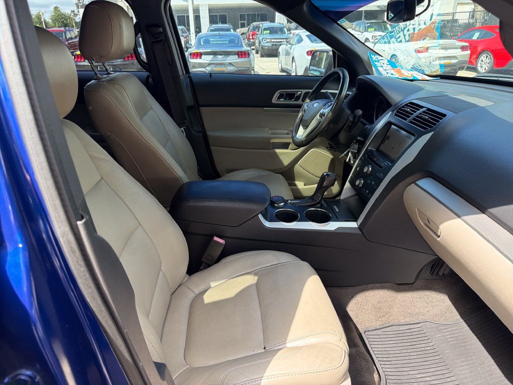 Used 2014 Ford Explorer XLT w/ Equipment Group 202A AWD/4WD image 29