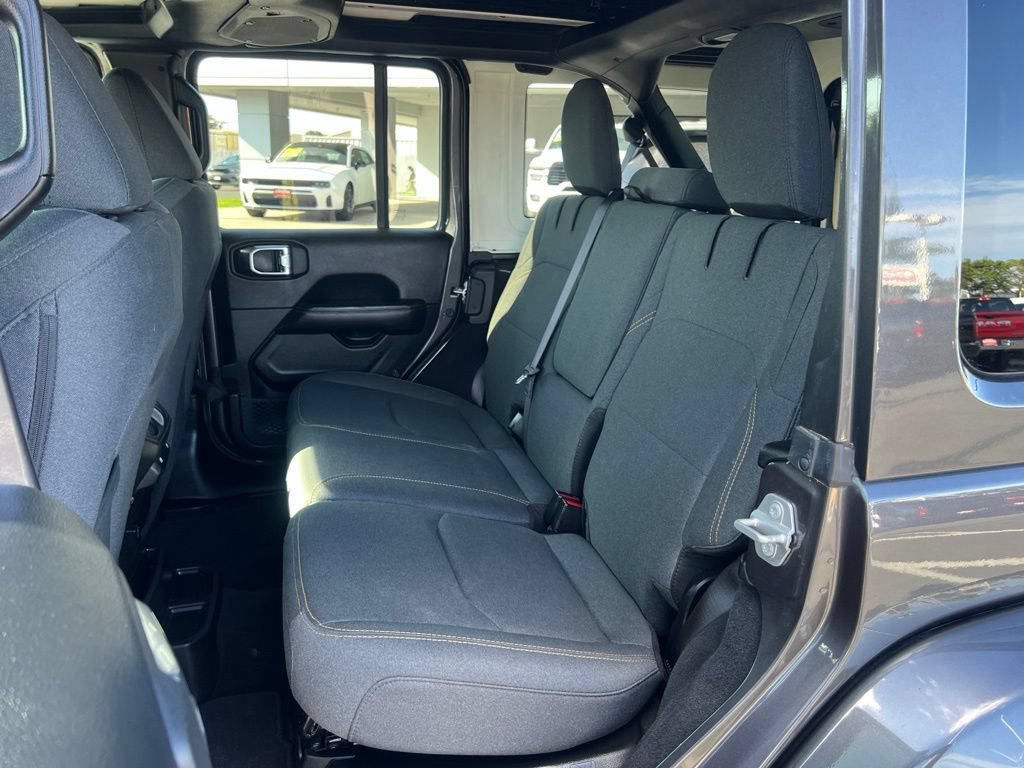 Used 2025 Jeep Wrangler Unlimited Sahara w/ Safety Group AWD/4WD image 21