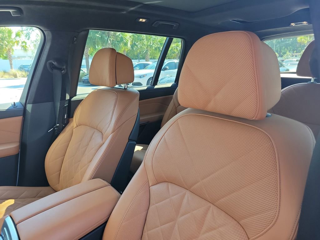 Used 2023 BMW X7 xDrive40i w/ Executive Package image 6