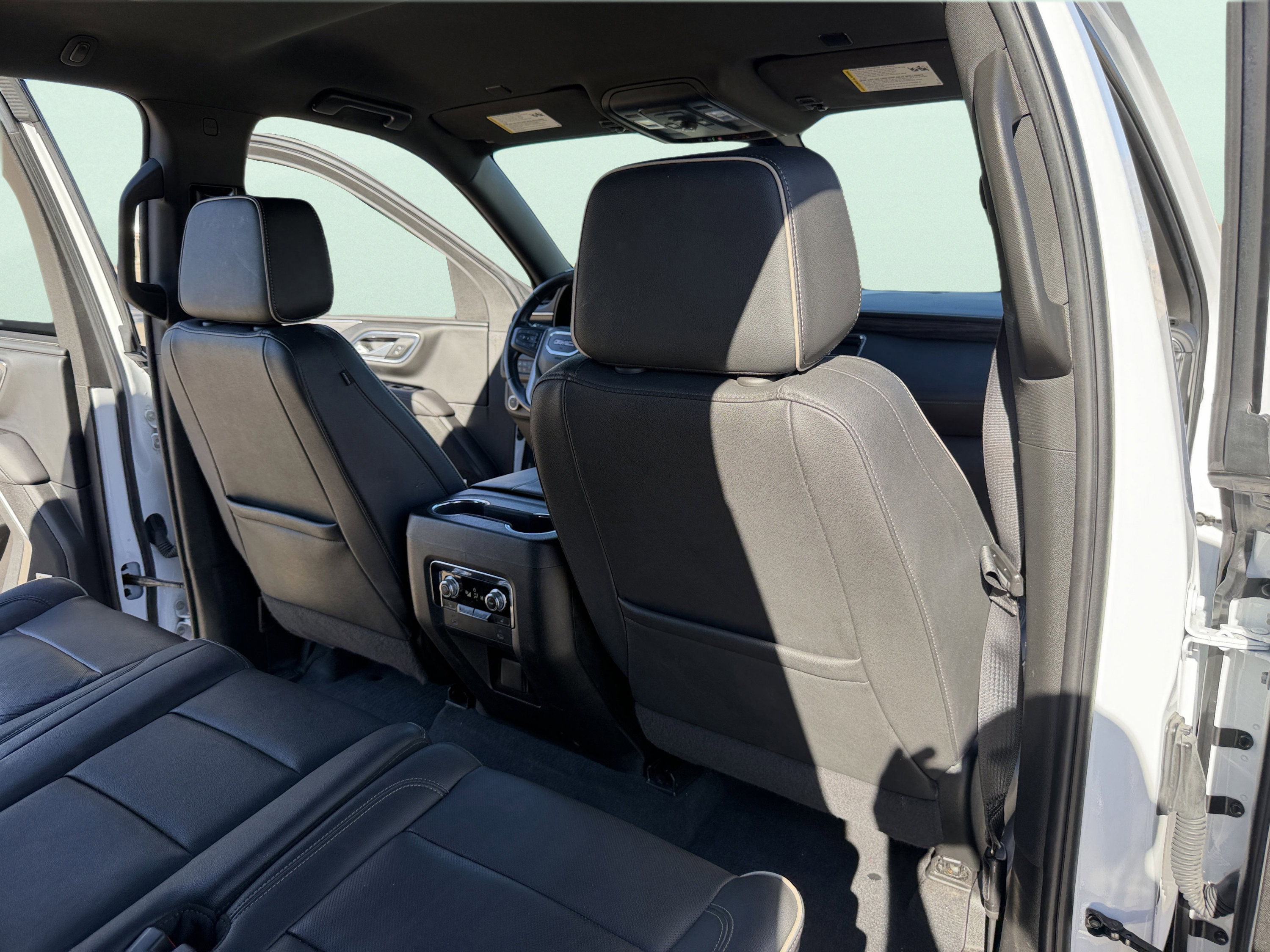 Used 2022 GMC Yukon XL SLT w/ SLT Luxury Package RWD image 38