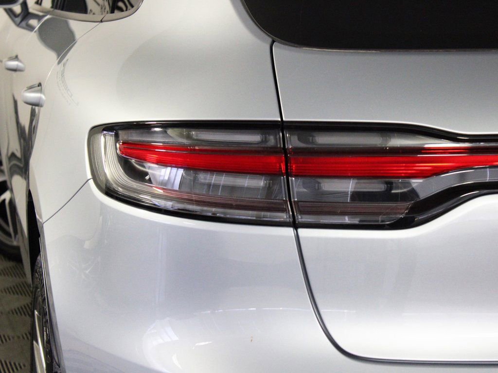 Certified 2025 Porsche Macan image 12
