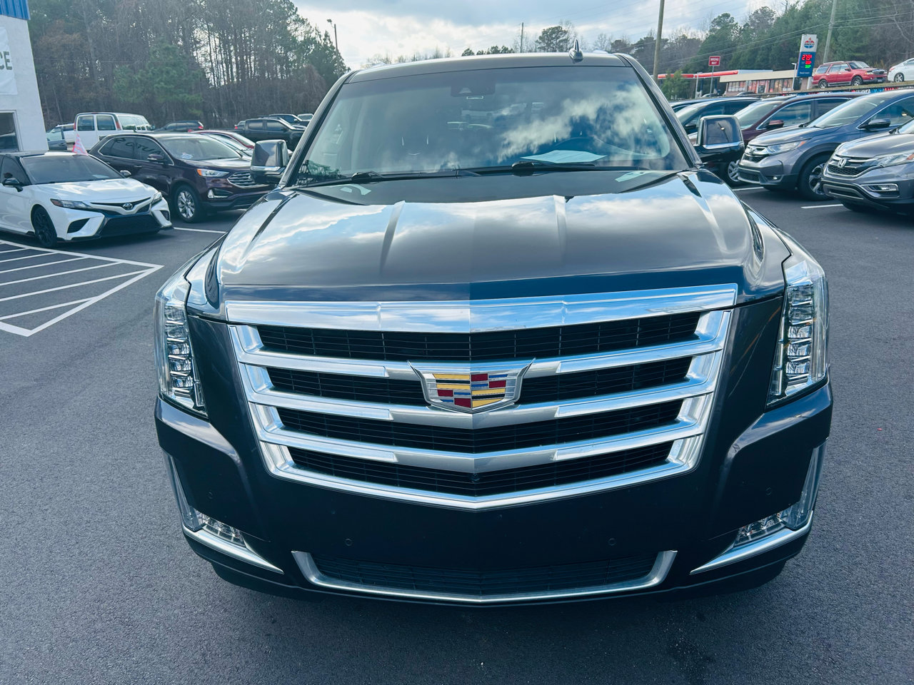 Used 2018 Cadillac Escalade Luxury image 8
