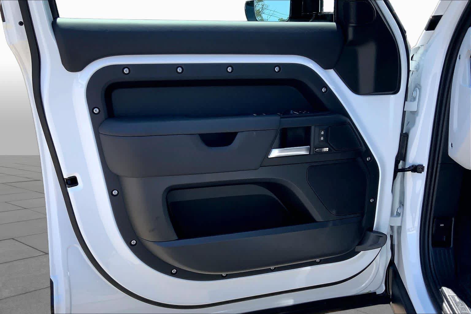 New 2026 Land Rover Defender 110 X-Dynamic SE AWD/4WD image 11