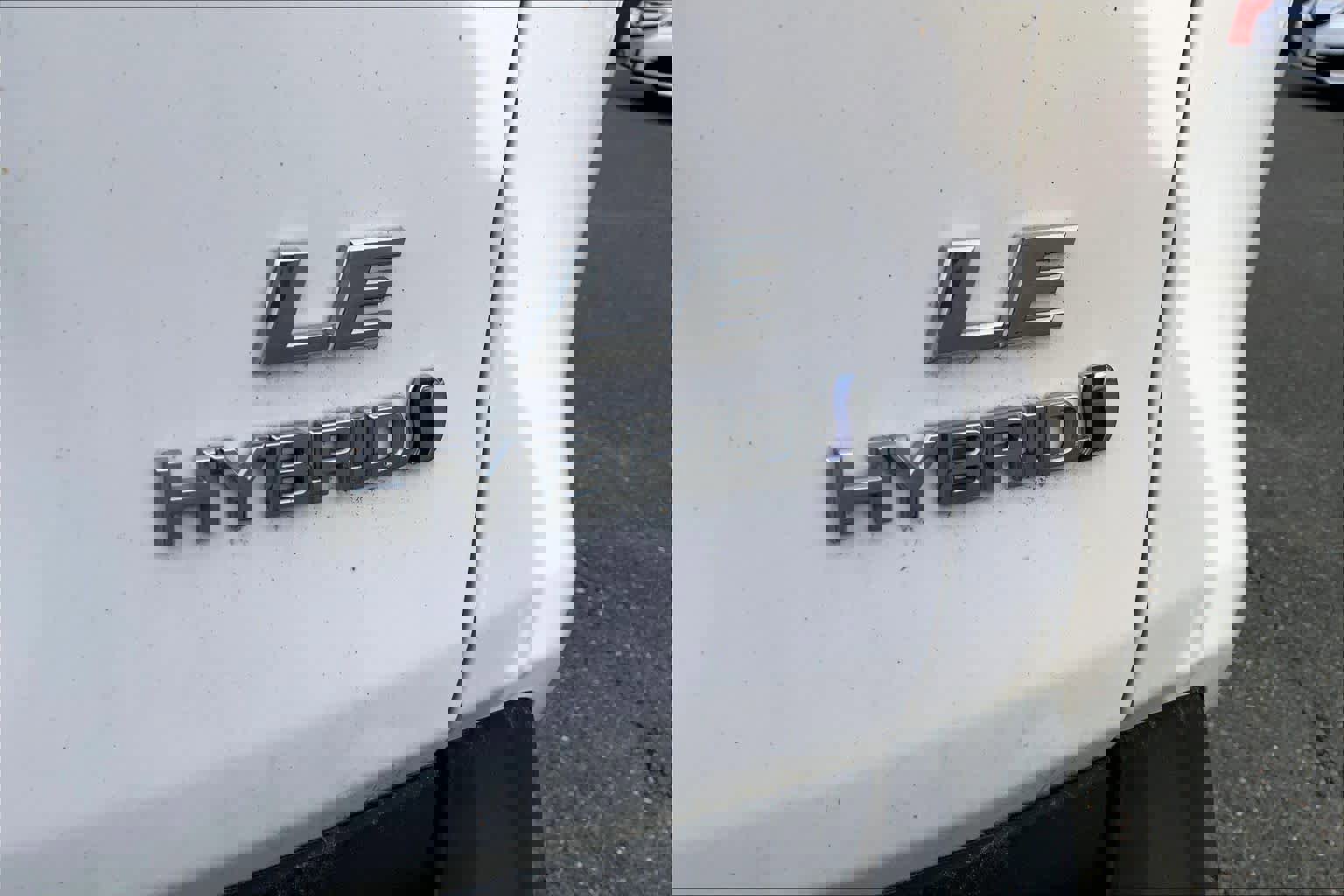 Used 2021 Toyota RAV4 LE image 10