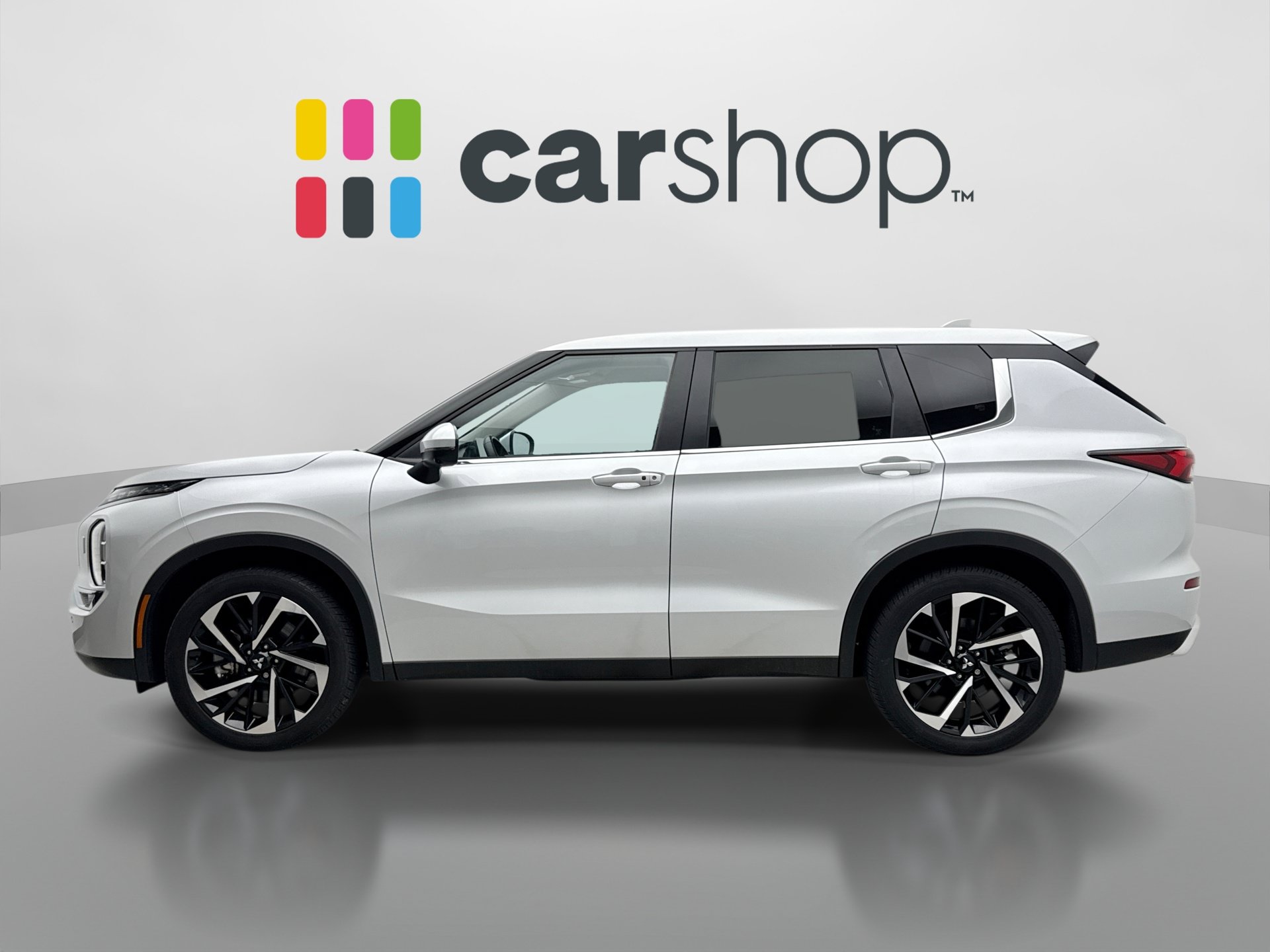Used 2024 Mitsubishi Outlander SE AWD/4WD image 2