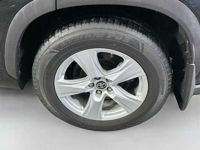 Used 2020 Toyota Highlander LE AWD/4WD image 30
