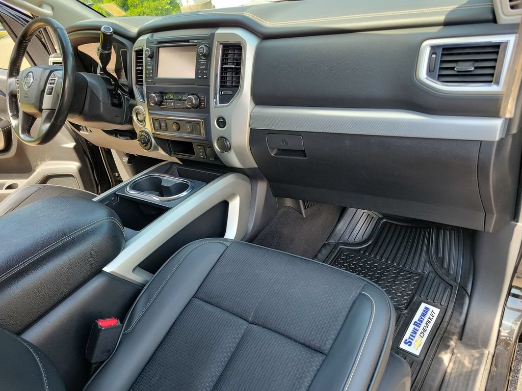 Used 2017 Nissan Titan PRO-4X AWD/4WD image 16