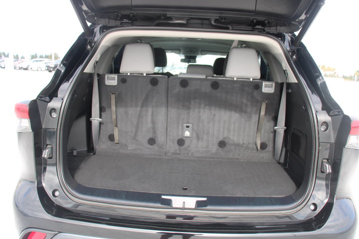 Used 2022 Toyota Highlander LE AWD/4WD image 14