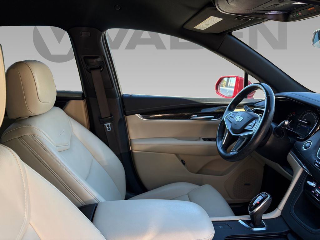 Used 2019 Cadillac XT5 FWD image 8