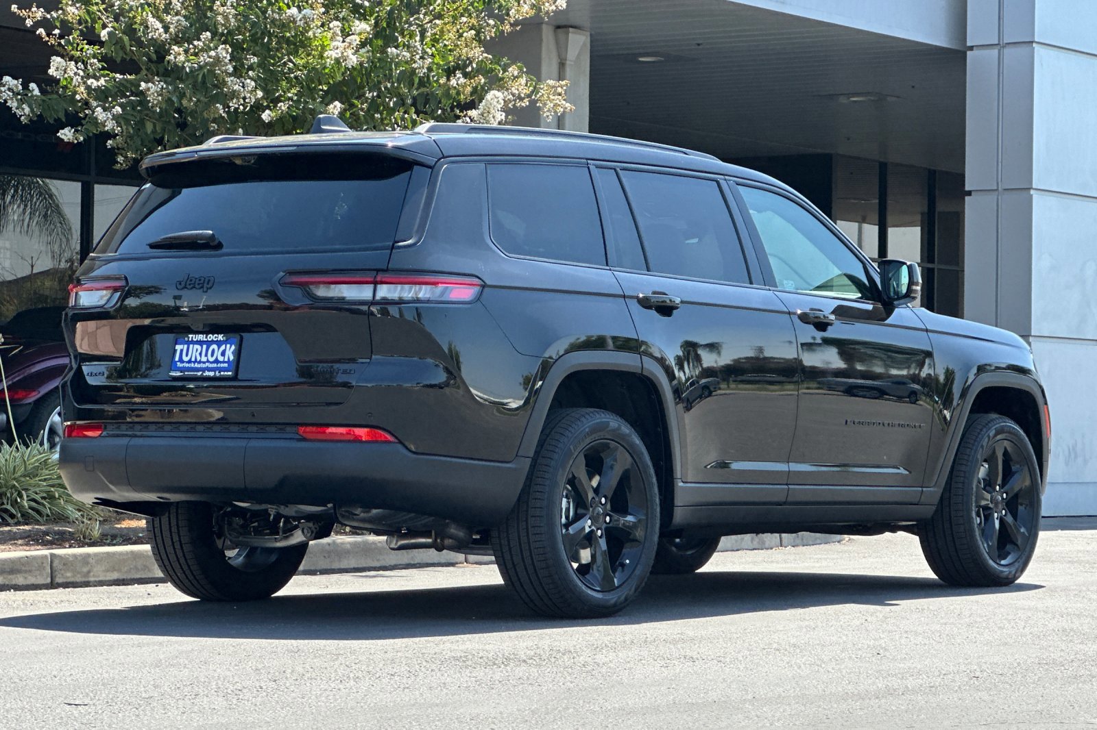 New 2025 Jeep Grand Cherokee L Limited w/ Luxury Tech Group II image 4