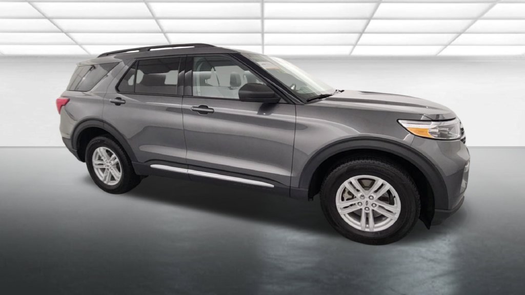 Used 2024 Ford Explorer XLT w/ Equipment Group 202A AWD/4WD image 10