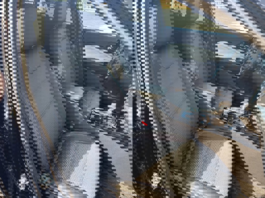 Used 2025 Chevrolet Trax LT w/ Driver Confidence Package image 29