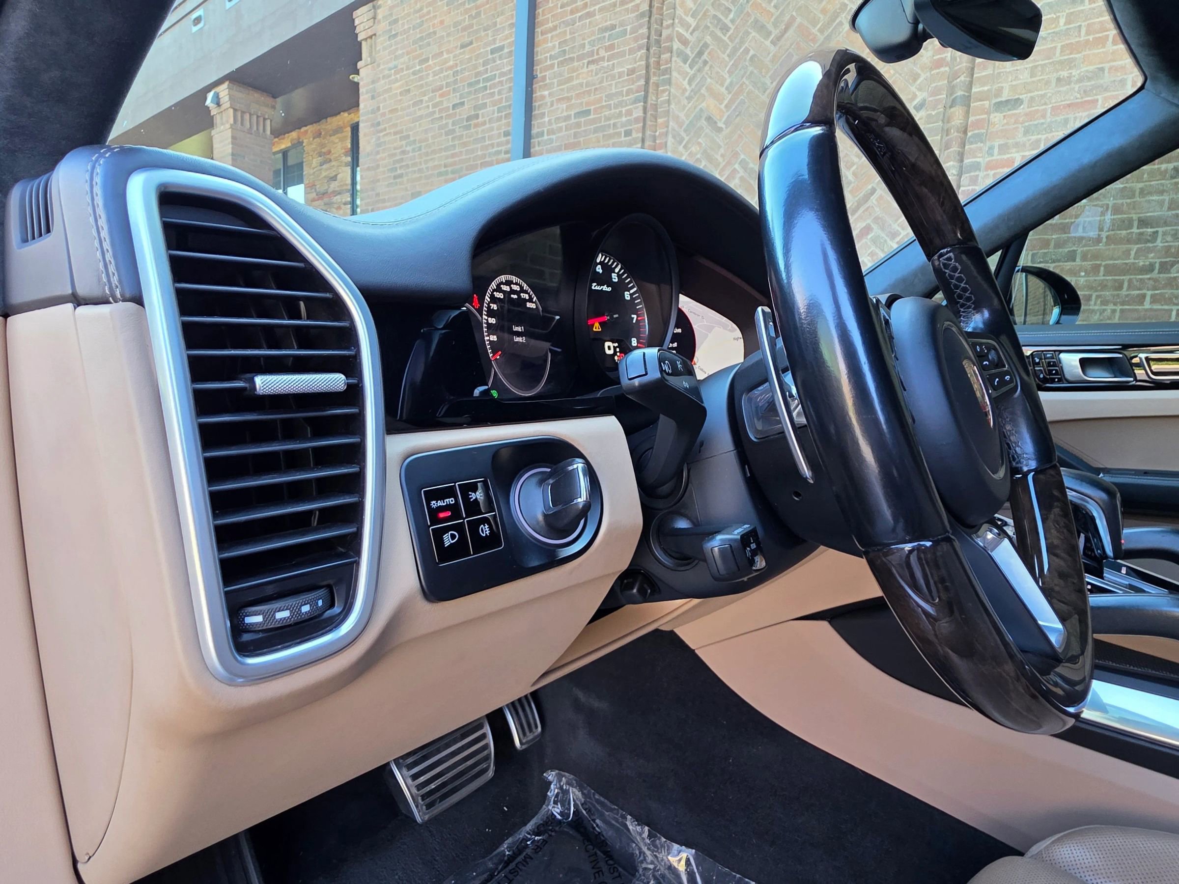Used 2019 Porsche Cayenne Turbo AWD/4WD image 39