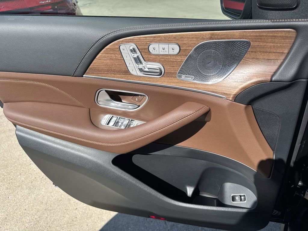 New 2026 Mercedes-Benz GLS 580 4MATIC image 19