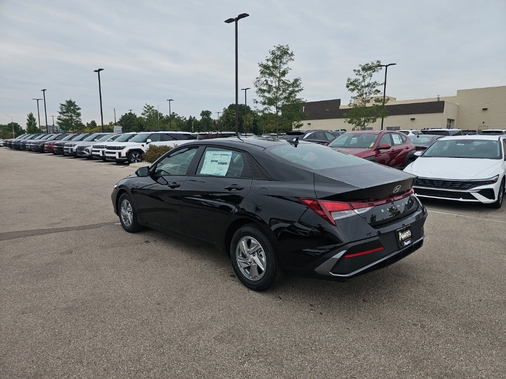 New 2026 Hyundai Elantra SE FWD image 3