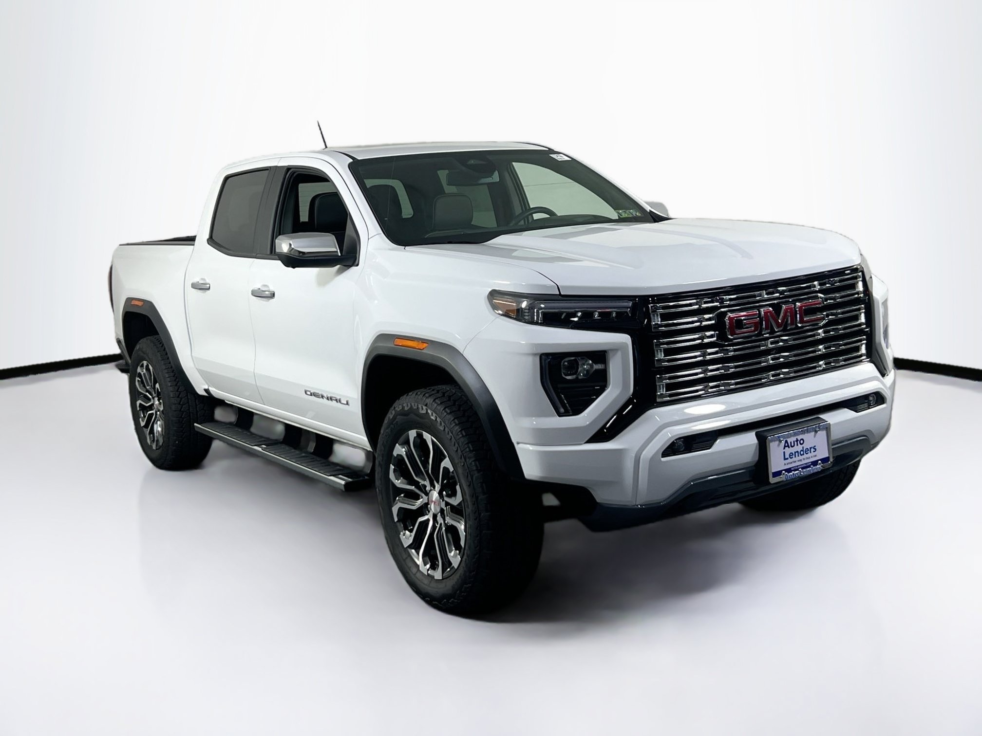 Used 2025 GMC Canyon Denali AWD/4WD image 3
