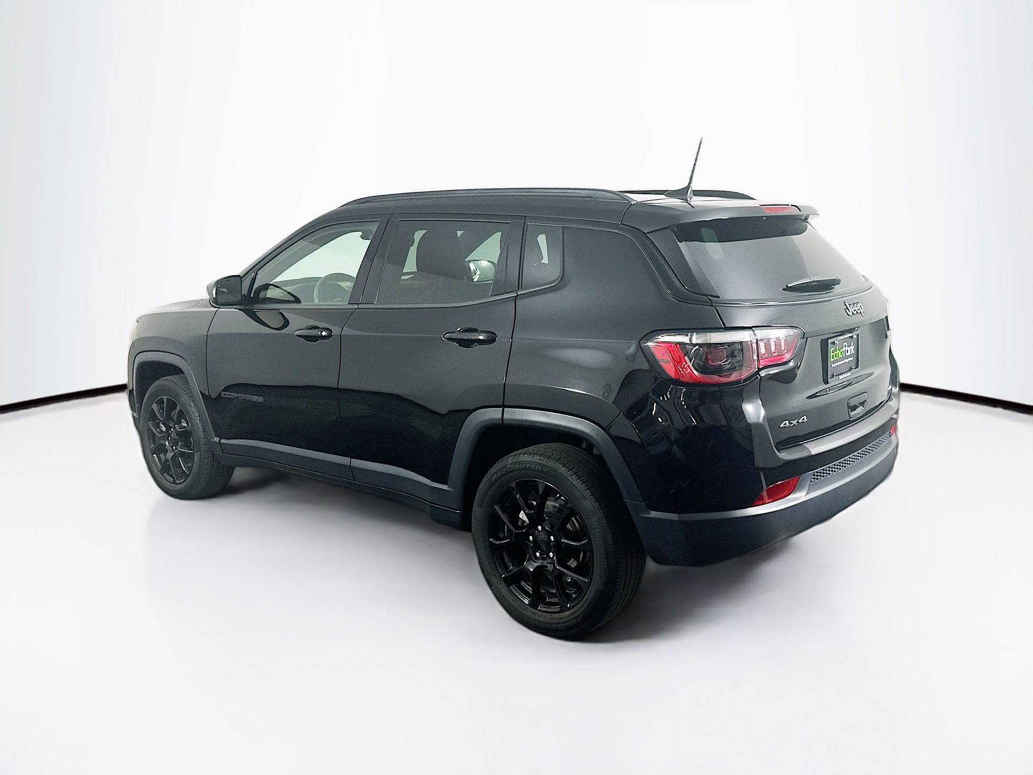 Used 2024 Jeep Compass Latitude w/ Convenience Group AWD/4WD image 5