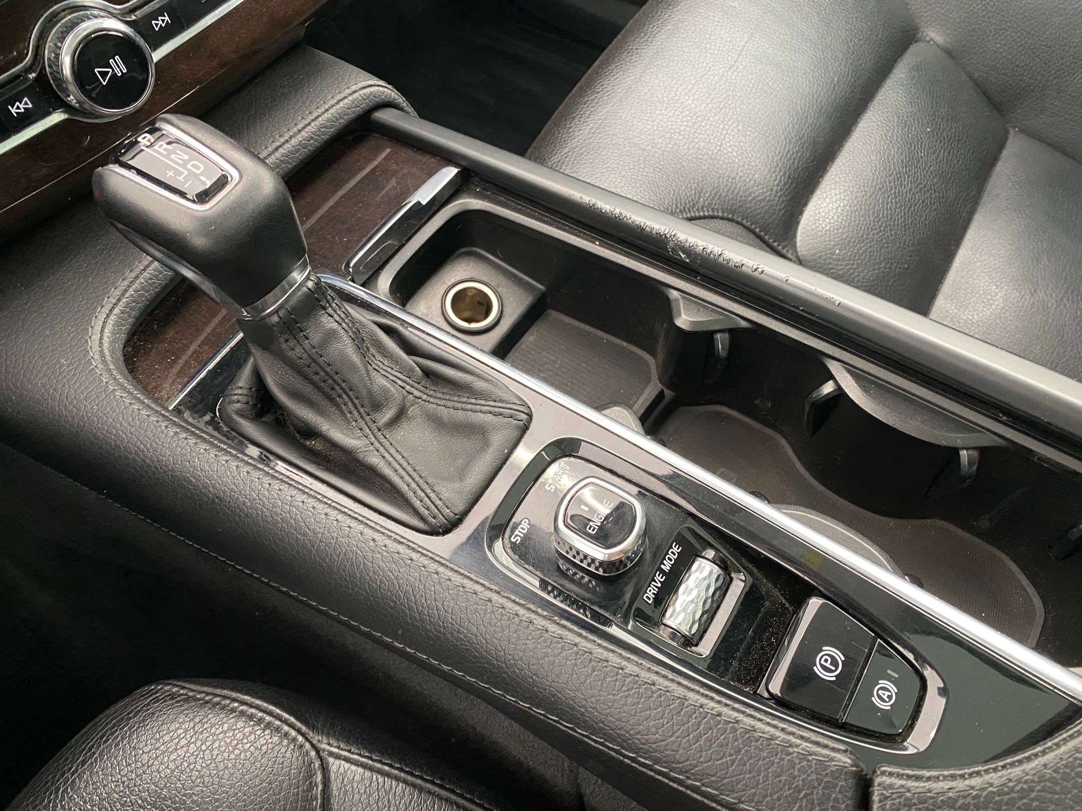 Used 2017 Volvo XC90 T6 Momentum w/ Vision Package image 18