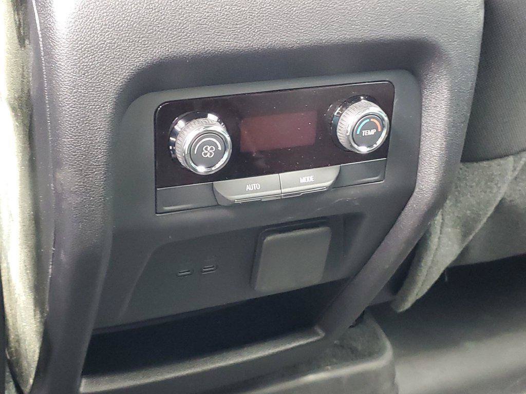 Used 2025 Chevrolet Traverse LT w/ Driver Confidence Package FWD image 27