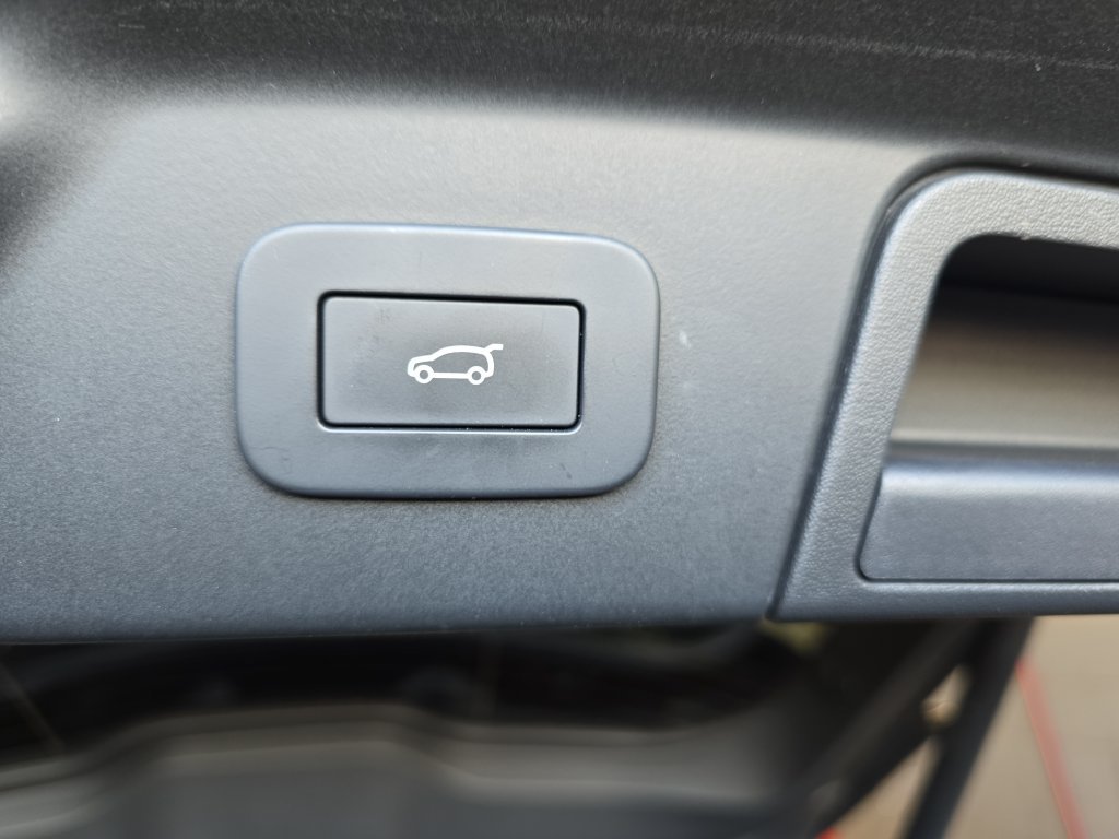 Used 2025 Land Rover Range Rover Velar Dynamic SE AWD/4WD image 16