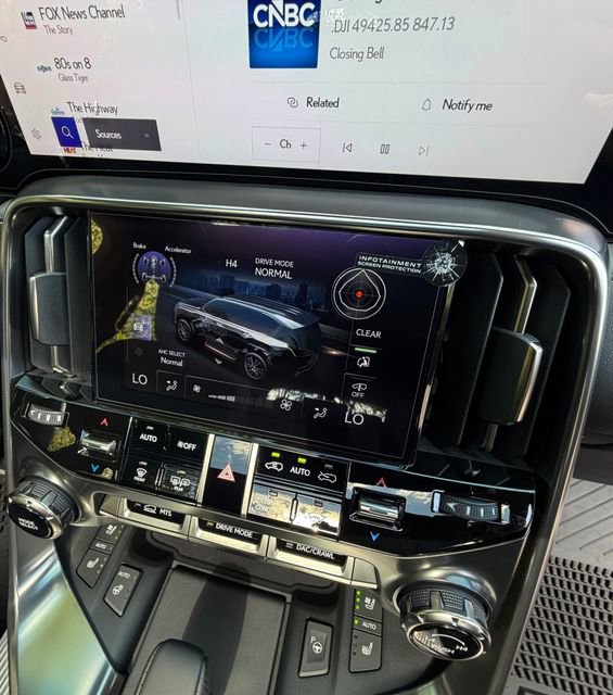 New 2025 Lexus LX 700h F Sport AWD/4WD image 15