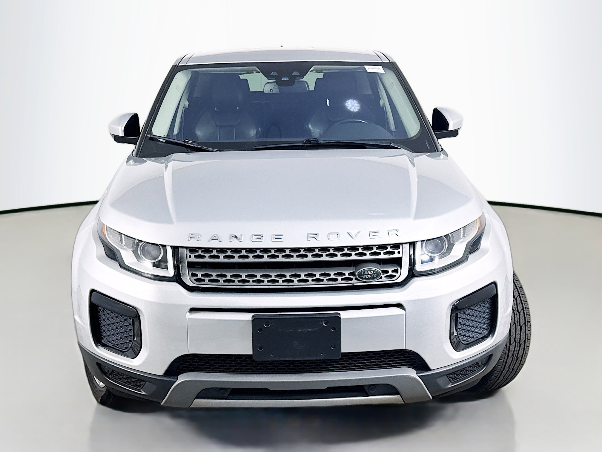 Used 2018 Land Rover Range Rover Evoque SE AWD/4WD image 2