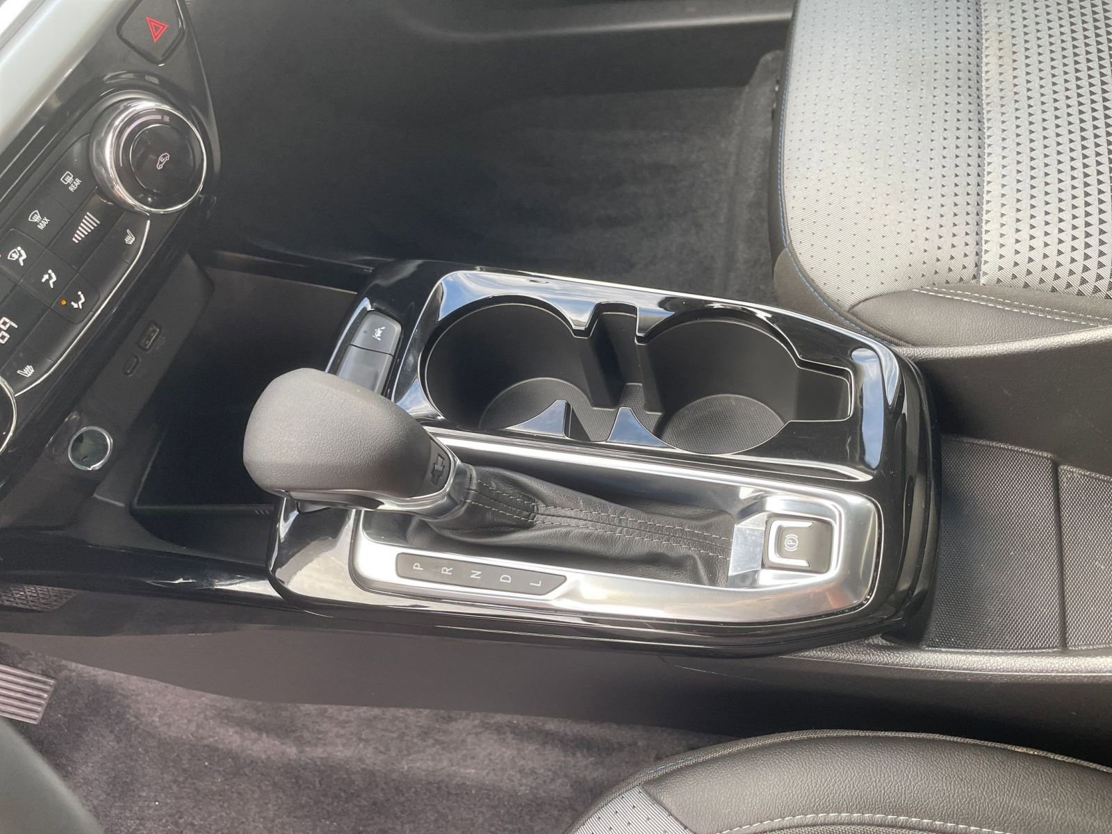 Used 2025 Chevrolet Trax LT w/ LT Convenience Package image 39