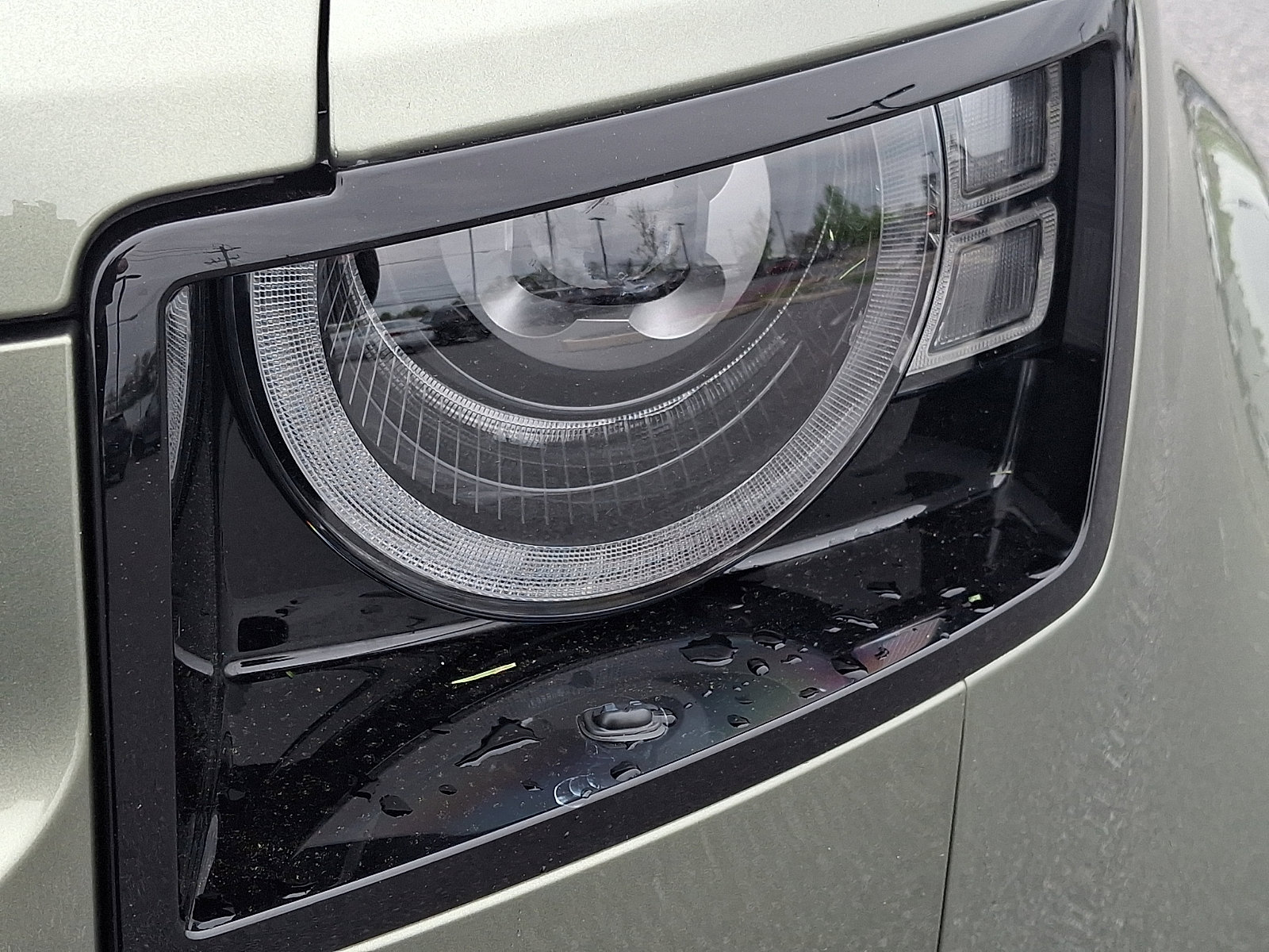 Used 2024 Land Rover Defender 110 S AWD/4WD image 9